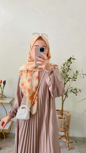 hana pleat dress